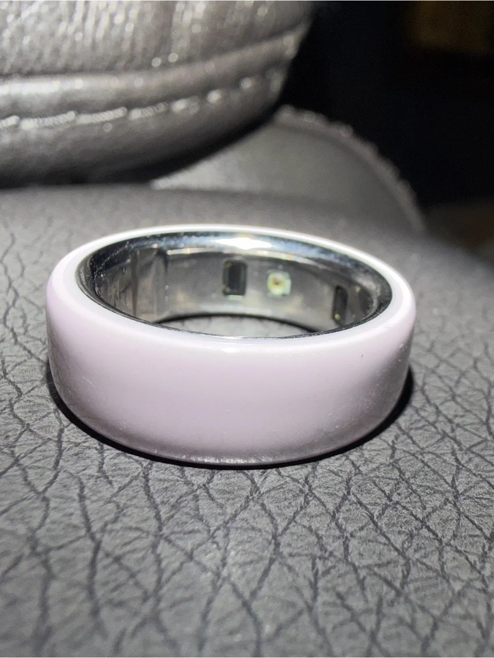 Oura Ring 4 Ceramic White and Silver
